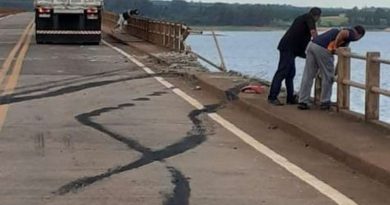 Veículo caiu em represa -Foto© Fornecido por RedeTV! Veículo caiu em represa