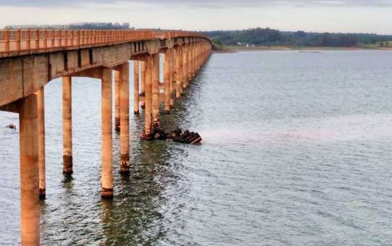 Veículo caiu em represa  -Foto© Fornecido por RedeTV! Veículo caiu em represa