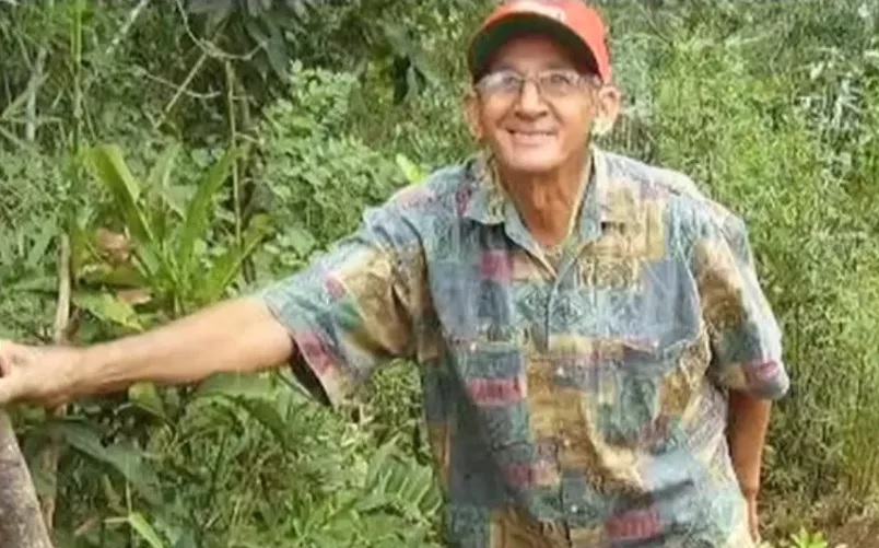  José Pereira Netto, de 81 anos, foi encontrado morto na área de casa com as mãos amarradas para trás, boca amordaçada e uma sacola na cabeça em Tangará da Serra — Foto: TV Centro Aérica/Reprodução