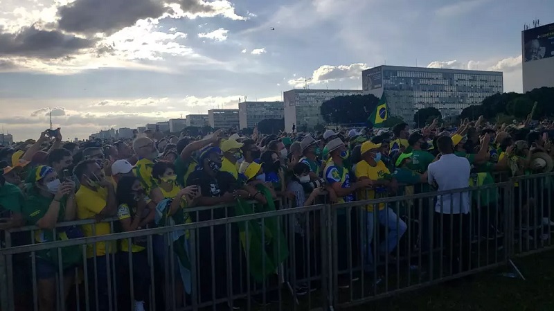 Multidão poucas vezes vista lotou a Esplanada dos Ministérios em apoio ao presidente Jair Bolsonaro - Foto: redes sociais(reprodução).