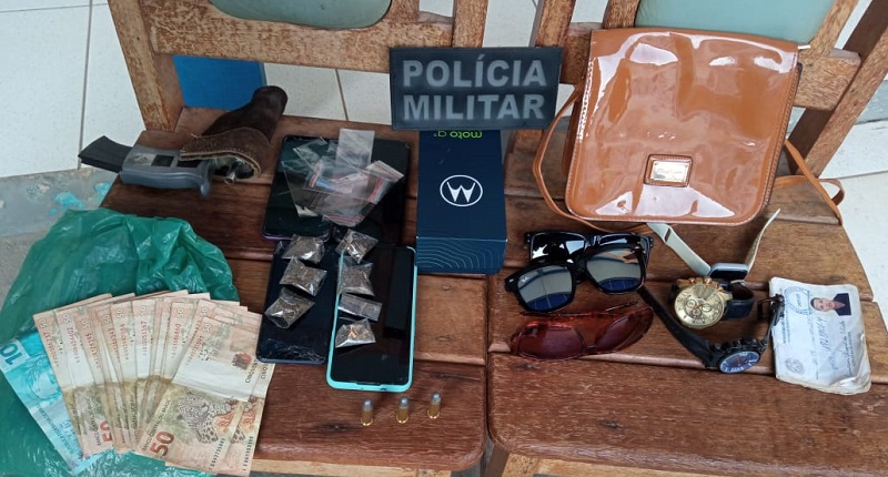 Objetos apreendidos foram entregues para policia (Foto:Divulgação PM)