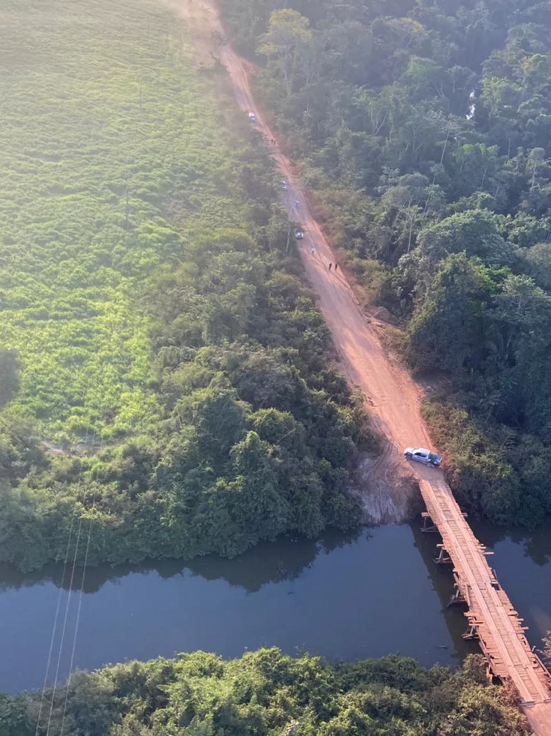 Aeronave do Ciopaer ajuda nas buscas na mata por assaltantes em Nova Bandeirantes — Foto: Ciopaer