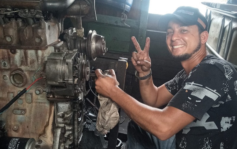 Mecânico "Maikon dos Santos Oliveira" de 28 anos foi vítima de uma tentativa de homicídio em sua residência no bairro Jardim América em Novo Progresso. (Foto:Facebook) 