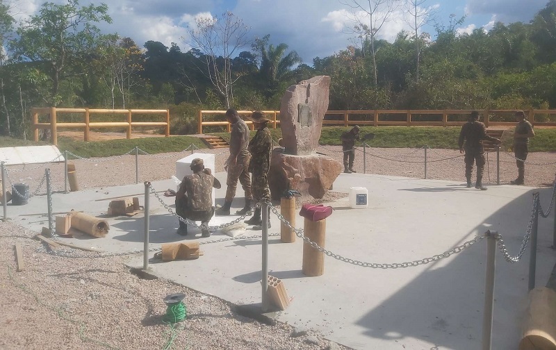 O Jornal Folha do Progresso, esteve na tarde deste sábado 17 de julho de 2021 no local, encontrou homens do Exercito Brasileiro trabalhando na restauração. (Foto:Jornal Folha do Progresso)