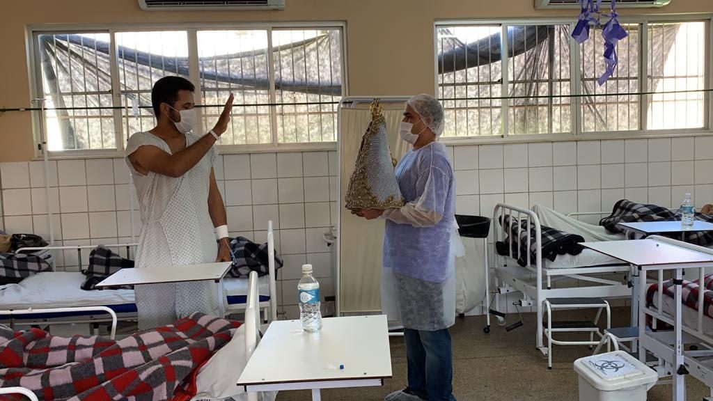 paciente recebendo a imagem