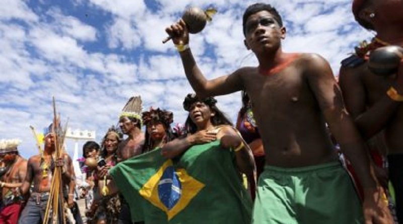 Indígenas de todo o país realizam marcha pela demarcação de terras e a garantia de seus direitos, na Esplanada dos Ministérios, como parte da programação do Acampamento Terra Livre.