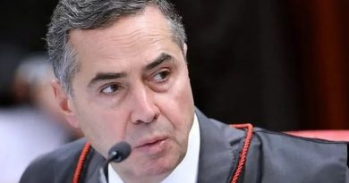 Com apoio de todos os ministros do TSE, Barroso pediu investigação contra Bolsonaro no Supremo
Foto: TSE / BBC News Brasil