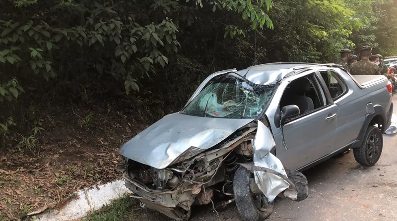 Veículo que era conduzido pelo cabo Elias Assunção ficou destruído — Foto: Neysle Magalhães/Tv Tapajós