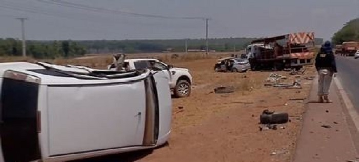  Mulher morre em acidente que envolveu 6 veículos na BR 163, em Sinop(Foto:Reprodução)
