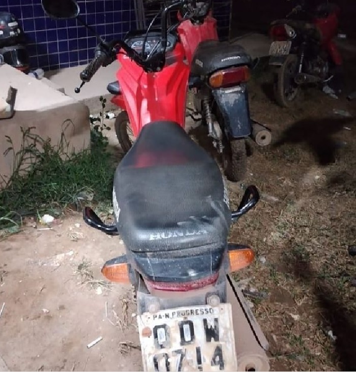 Moto usada para cometer crime foi presa pela PM (Foto:Divulgação)