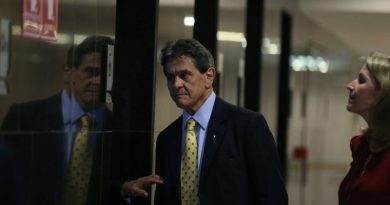 Brasília - Presidente Nacional do PTB, Roberto Jefferson, fala à imprensa após reunião com o presidente Michel Temer, no Palácio do Planalto (Valter Campanato/Agência Brasil)
- Assuntos: Roberto Jefferson, Michel Temer, Palácio do Planalto