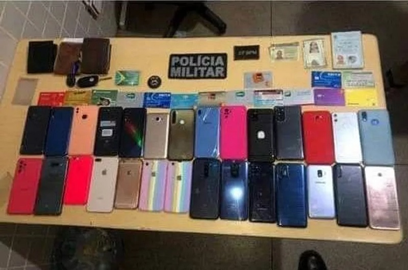 Os 28 celulares que foram apreendidos pela Polícia Militar — Foto: Divulgação