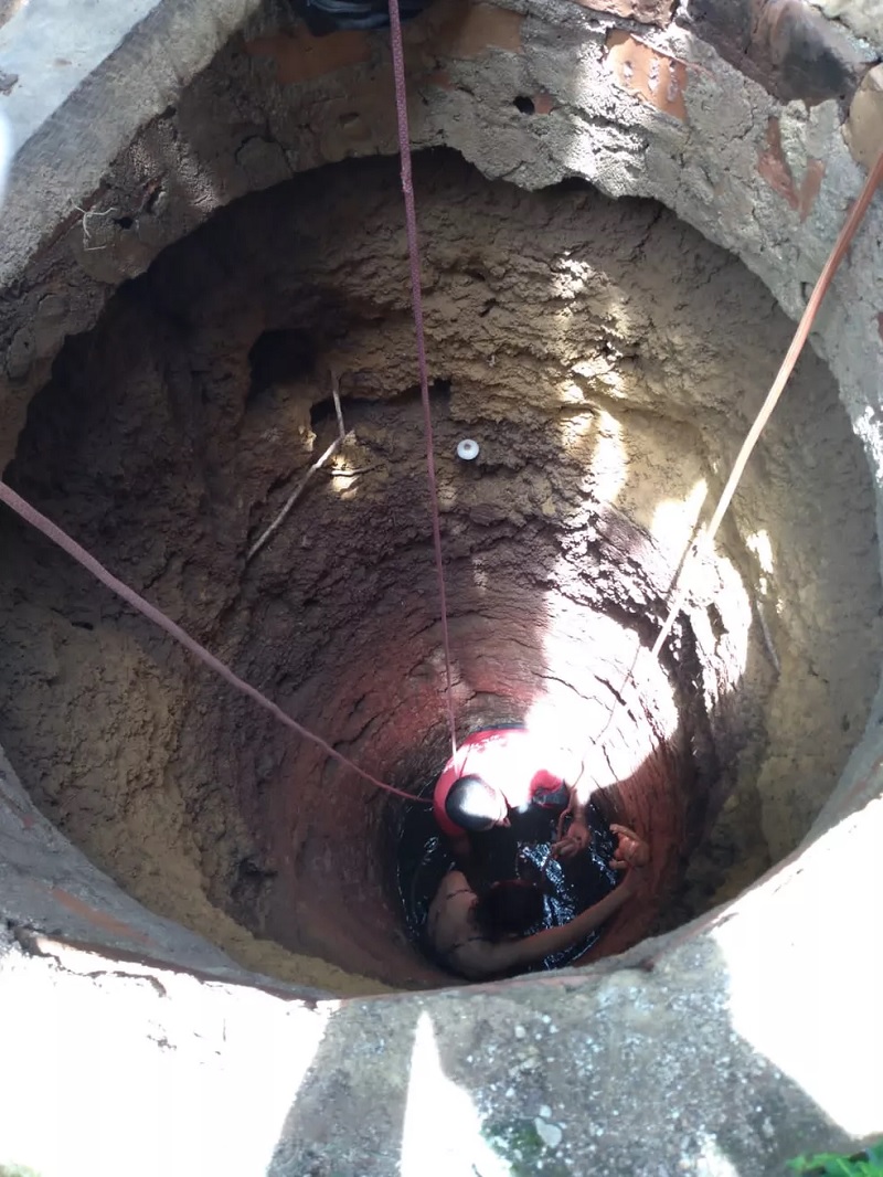 A menina estva se afogando no momento em que a mãe pulou no poço — Foto: Arquivo pessoal/Paullan 