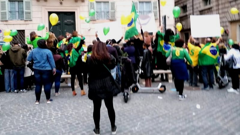 Jornalistas brasileiros foram atacados durante passagem de Bolsonaro por Roma  (Crédito, Matheus Magenta/ BBC News Brasil)