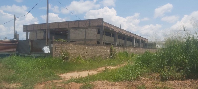 Obra abandonada ao tempo (Foto:Jornal Folha do Progresso )