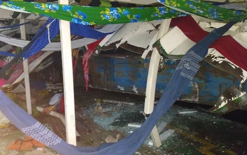  Estrutura de balsa fica destruída, após colisão no Marajó. — Foto: Reprodução