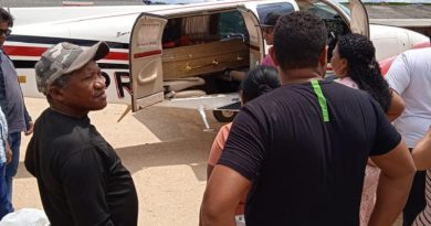 Corpo do piloto Edinaldo sendo velado no Garimpo São Raimundo (Foto:Via WhatsApp Jornal Folha do Progresso )