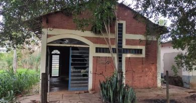 Igreja abandonada, às margens de rodovia. (Foto: Direto das Ruas) - CREDITO: CAMPO GRANDE NEWS