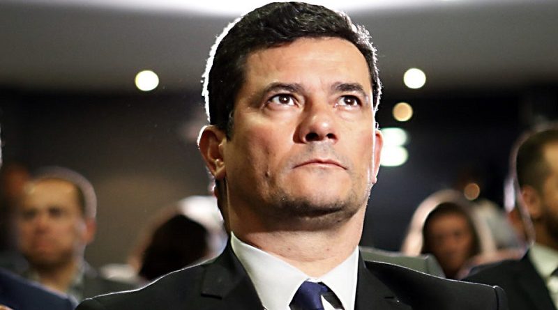 O ministro da Justiça, Sergio Moro, em Curitiba,  para inaugurar uma delegacia modelo para investigações de crimes financeiros e de corrupção na Superintendência da Polícia Federal. com a presença do governador do Paraná Ratinho Junior, do Diretor-geral da Polícia Federal Maurício Valeixo, Luciano Flores de Lima, superintendente da Policia Federal do Paraná e Coronel Romulo Marinho Soares, secretário de segurança Publica do Paraná.