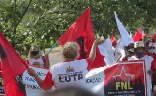 Manifestantes reivindicam retomada da reforma agrária. (Foto: Marcos Maluf)