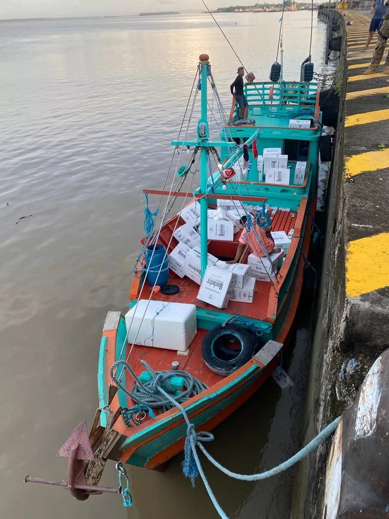 Quatro tripulantes da embarcação foram presos em flagrante — Foto: Ascom PF/PA