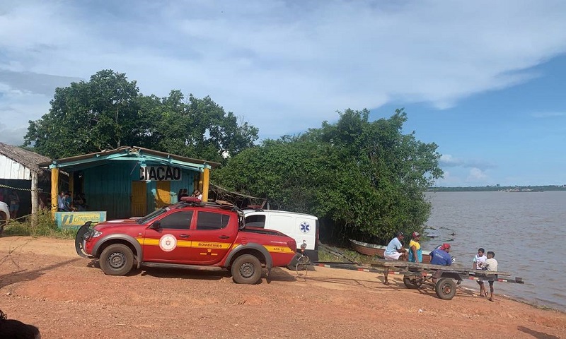  Bombeiros realizam buscas no Rio Araguaia Foto: Divulgação Bombeiros realizam buscas no Rio Araguaia Foto: Divulgação 