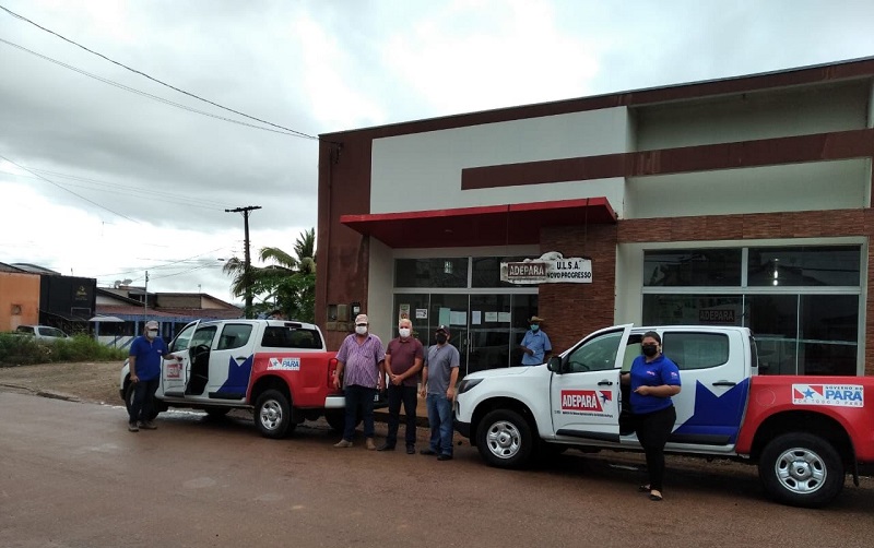 Prefeito Gelson Dill, representando Governador Helder entrega Duas  cominhonetes para ADEPARA de Novo Progresso e Castelo de Sonhos, melhorando a estrutura para as ações deste órgão de controle da sanidade animal e vegetal de nossa região (Foto:Divulgação Rede Social)