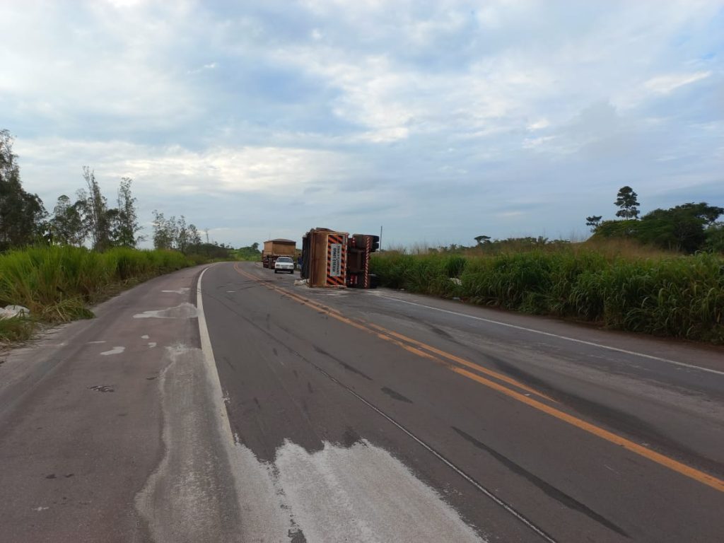 Ureia espalhou na rodovia