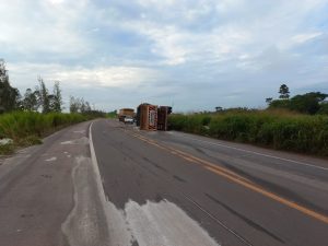 Ureia espalhou na rodovia