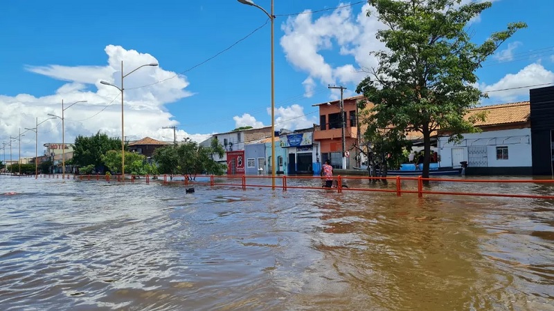 Orla da cidade de Marabá está completamente tomada pela água — Foto: Jhone Freires/TV Liberal 