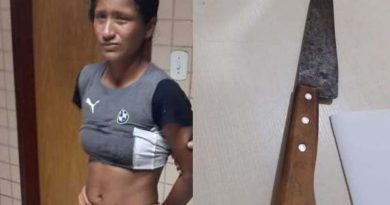 mulher-golpeia-crianca