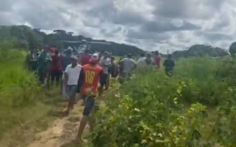 Manifestantes foram dispersados com bombas de gás. (foto:Via WhatsApp)