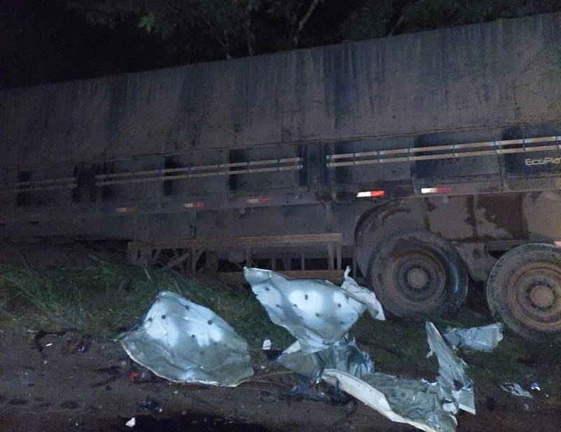 Destroços de veículo acidentado (foto: Jornal Folha do Progresso)