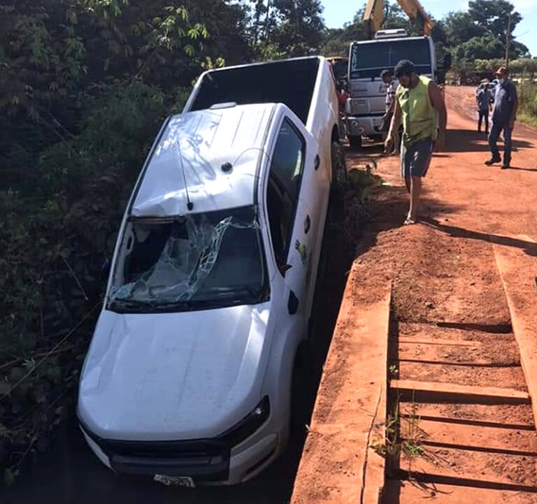 caminhonete-Ranger-cai-rio-porto-gauchos-2022-768x721