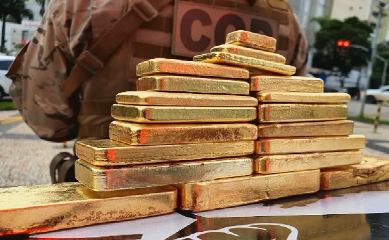 Barras de ouro apreendidas pela PM em Montes Claros de Goiás — Foto: Reprodução/TV Anhanguera 