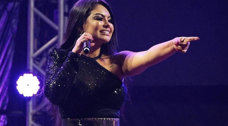 paulinha-abelha-calcinha-preta_widelg