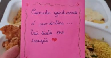 Mensagem veio junto com o prato de frango empanado Mensagem veio junto com o prato de frango empanado (Dafna Obadia/Arquivo)