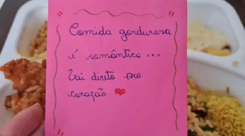 Mensagem veio junto com o prato de frango empanado Mensagem veio junto com o prato de frango empanado (Dafna Obadia/Arquivo)
