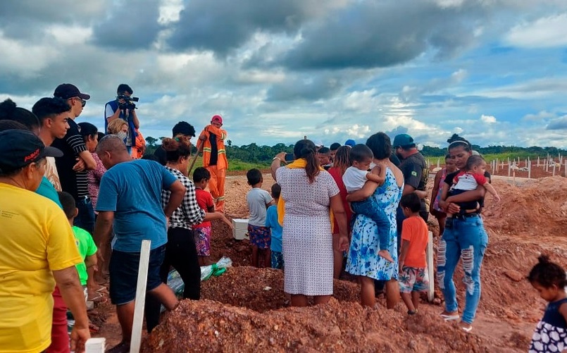 Sepultamento foi acompanhado por familiares e colegas da família (Foto| James Oliveira/ RBATV)