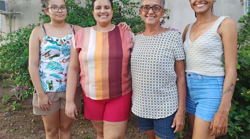 Tânia é mãe de três filhas e começou a faculdade aos 60 anos de idade. Foto - acervo pessoal
