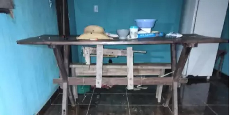 Nierison entrou na casa e caiu numa armadilha deixada pelo proprietário, que está viajando há pelo menos cinco dias.