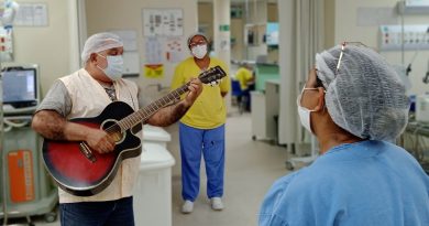 O músico Luiz Hamilton é um dos voluntários mais atuantes do HRSP. Fotografia Comunicação Pró-Saúde (2)
