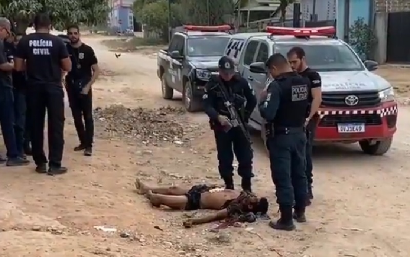 Homem morreu em frente ao um bar com facada no peito, ele pediu ajuda, mas não resistiu (foto:Reproduçao)