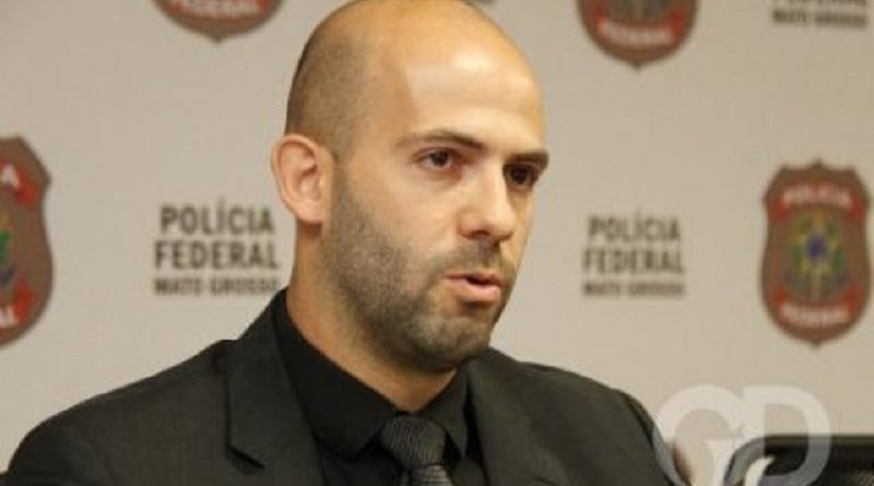 O sepultamento do delegado da Polícia Federal de Mato Grosso, Roberto Moreira da Silva Filho, de 35 anos, será neste domingo à tarde, às 16h30, no cemitério Campo da Esperança, no Distrito Federal, em Brasília.