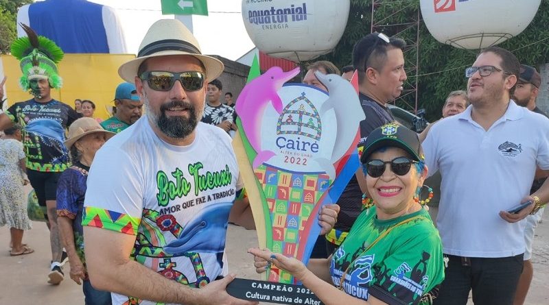 Presidente do Tucuxi com Rainha do Artesanato.