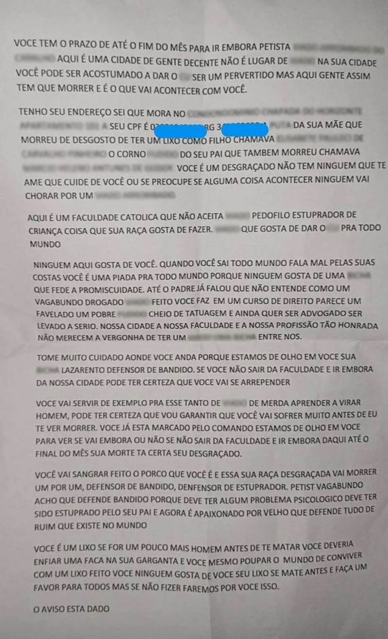  Carta com diversas ameaças de morte e frases de cunho sexual e homofóbicas estava em apostila, segundo o estudante. — Foto: Cedida 