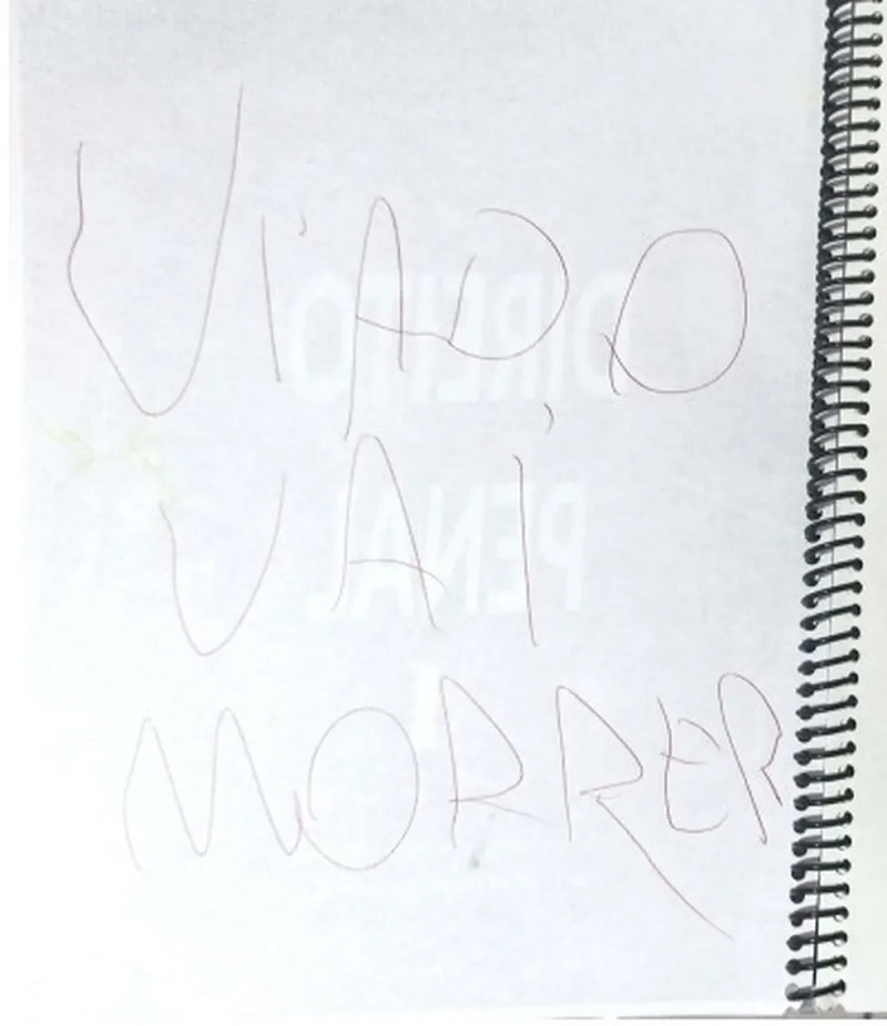  Apostila de estudante de direito foi entregue com ameaças escritas. — Foto: Cedida 