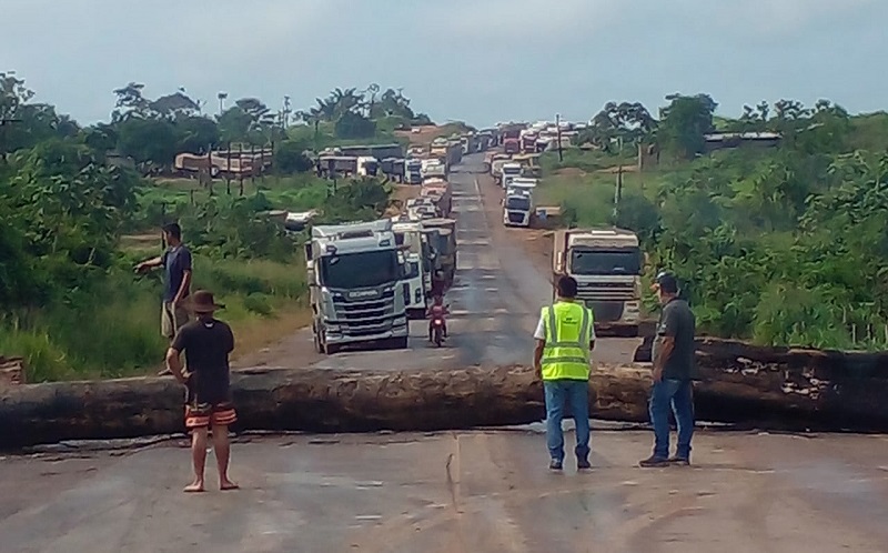 BR 163 é interditada em Moraes Almeida -PA