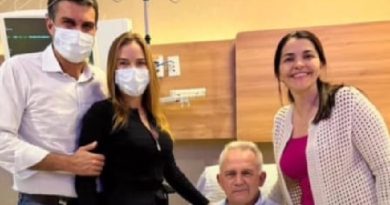 Governador Helder Barbalho visita prefeito Valmir Climaco que recupera de AVC no hospital Sírio Libanês, em São Paulo (Foto: Reprodução)