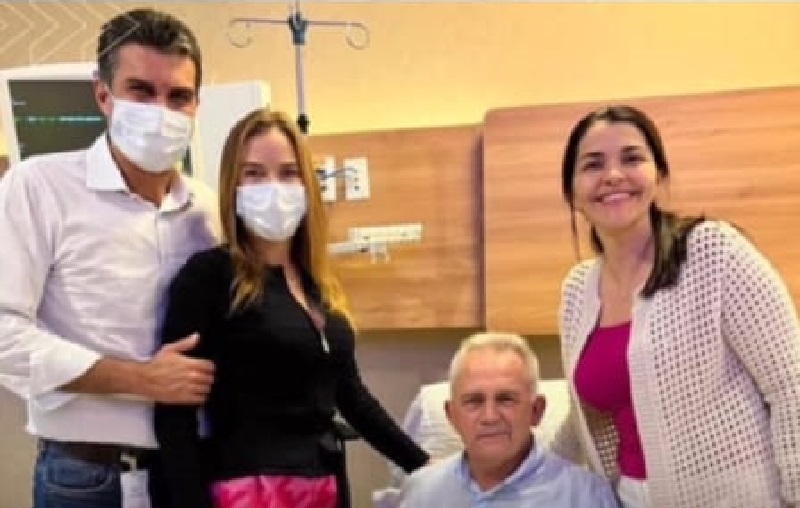 Governador Helder Barbalho visita prefeito Valmir Climaco que recupera de AVC no hospital Sírio Libanês, em São Paulo (Foto: Reprodução)